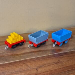 2021 Thomas & Friends Hay Bale & Cargo Cars